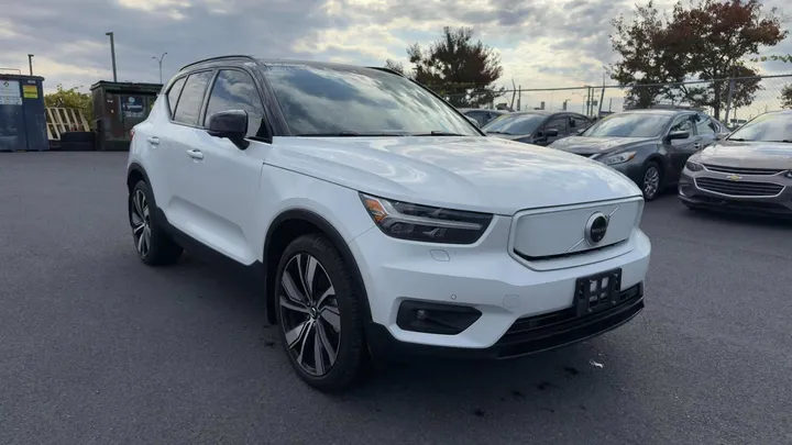 2021 Volvo XC40 - image principale