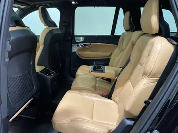 2022 Volvo XC90 Recharge - image 11