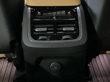 2022 Volvo XC90 Recharge - image 31