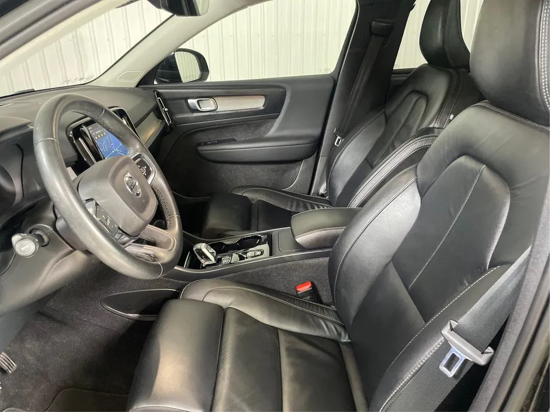 2023 Volvo XC40 — photo 3