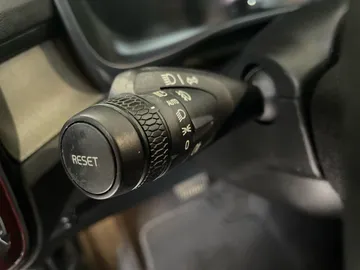 2023 Volvo XC40 - image 20