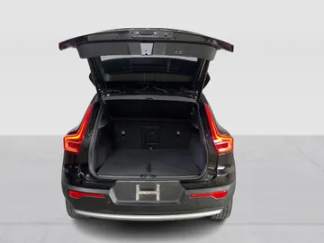 2023 Volvo XC40 - image 14