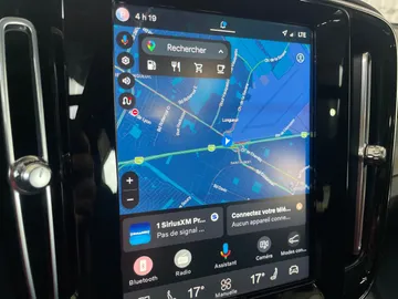 2023 Volvo XC40 - image 25