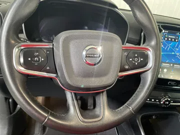 2023 Volvo XC40 - image 19