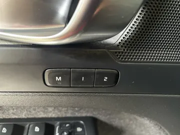 2023 Volvo XC40 - image 22