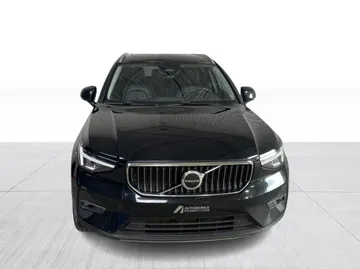 2023 Volvo XC40 - image 9