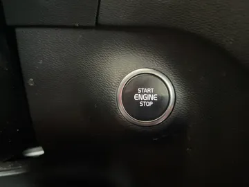 2023 Volvo XC40 - image 28