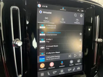 2023 Volvo XC40 - image 34