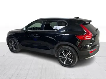 2023 Volvo XC40 - image 12