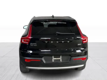 2023 Volvo XC40 - image 13