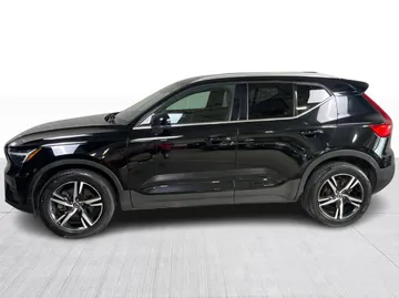 2023 Volvo XC40 - image 11