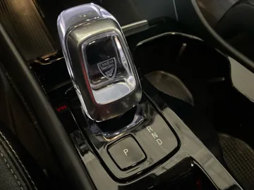 2023 Volvo XC40 - image 33