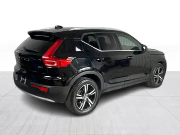 2023 Volvo XC40 - image 15