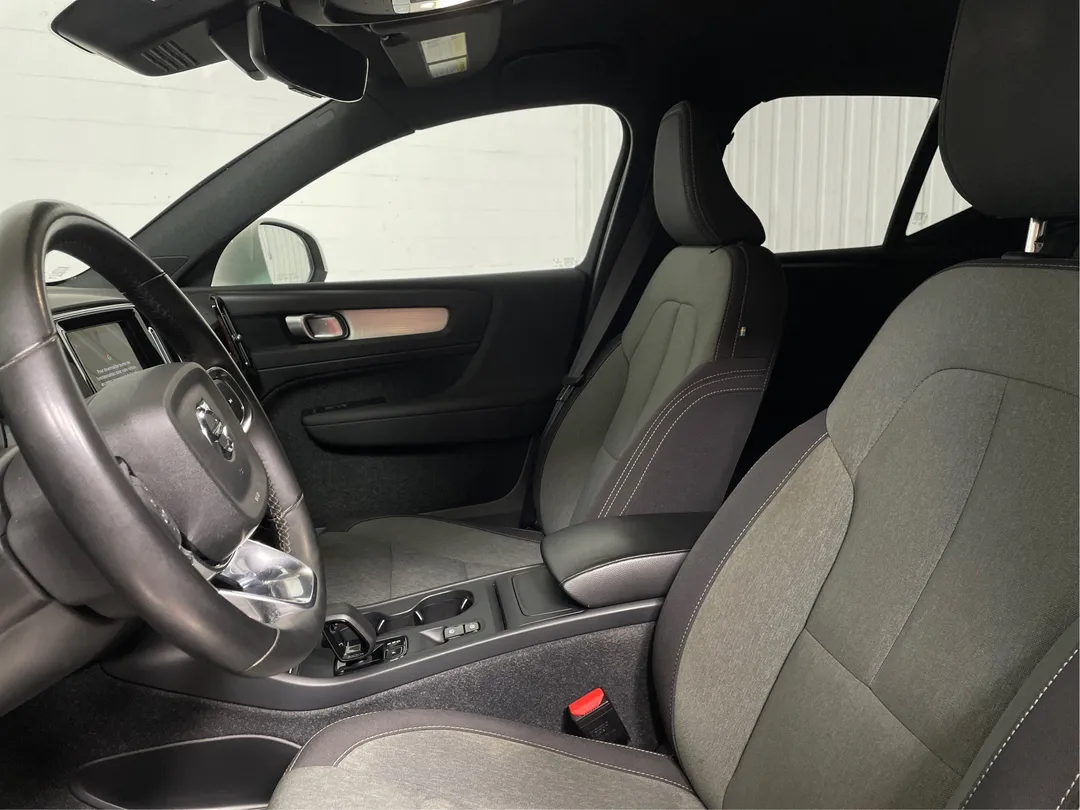 2023 Volvo XC40 — photo 3