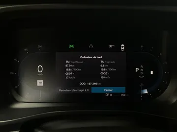 2023 Volvo XC40 - image 19