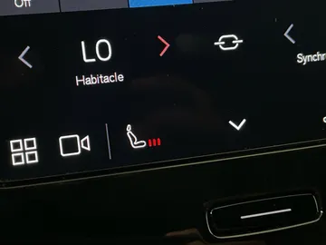 2023 Volvo XC40 - image 28