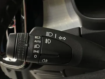 2023 Volvo XC40 - image 17