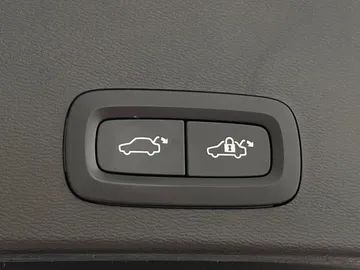 2023 Volvo XC40 - image 20
