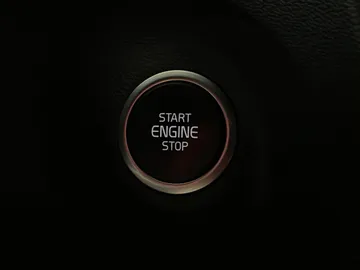 2023 Volvo XC40 - image 30