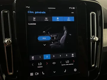 2023 Volvo XC40 - image 26
