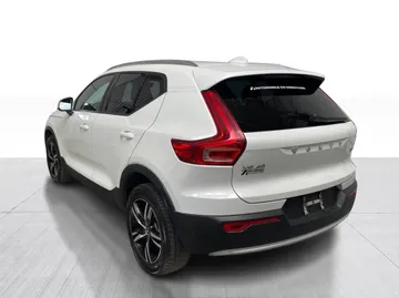 2023 Volvo XC40 - image 11