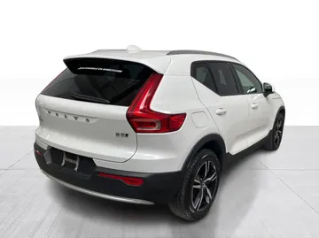 2023 Volvo XC40 - image 14