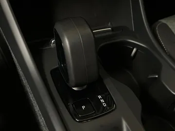 2023 Volvo XC40 - image 29