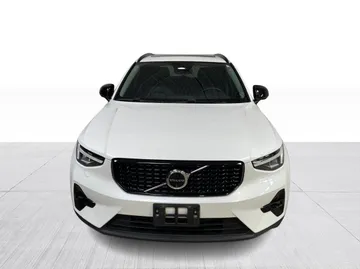 2024 Volvo XC40 - image 9