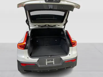 2024 Volvo XC40 - image 14