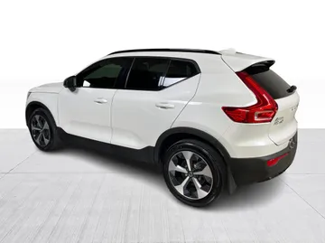 2024 Volvo XC40 - image 12