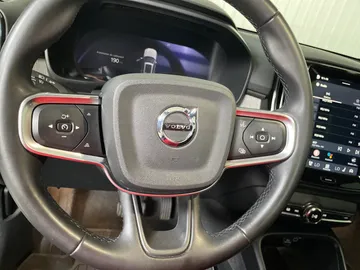 2024 Volvo XC40 - image 19