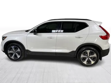 2024 Volvo XC40 - image 11