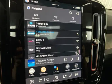 2024 Volvo XC40 - image 35