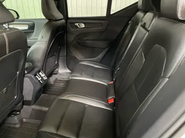 2024 Volvo XC40 - image 16