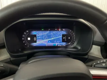 2024 Volvo XC40 - image 18