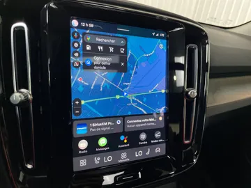 2024 Volvo XC40 - image 25
