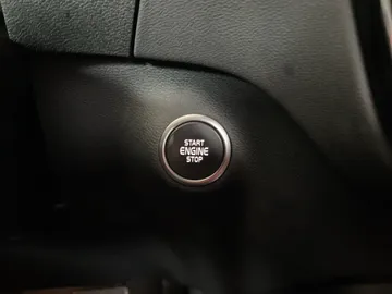 2024 Volvo XC40 - image 28