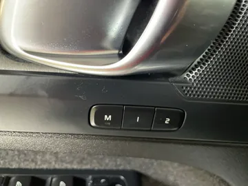 2024 Volvo XC40 - image 22