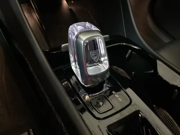 2024 Volvo XC40 - image 33