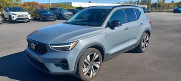 2023 Volvo XC40 - image 3