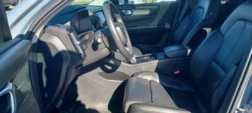 2023 Volvo XC40 - image 9