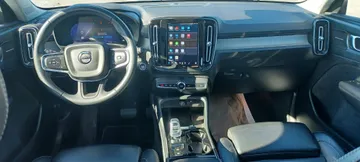2023 Volvo XC40 - image 10