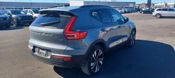 2023 Volvo XC40 - image 7