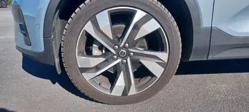 2023 Volvo XC40 - image 8