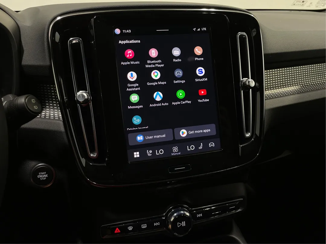 2023 Volvo XC40 — photo 7