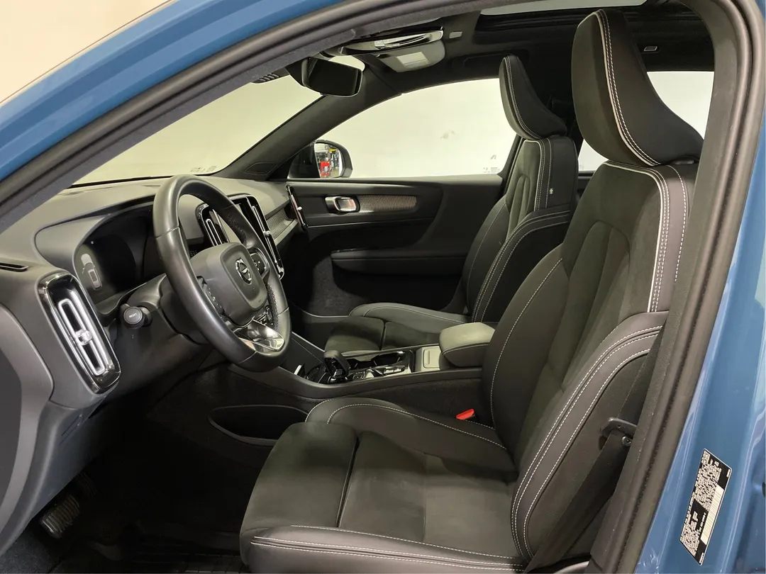 2023 Volvo XC40 — photo 3
