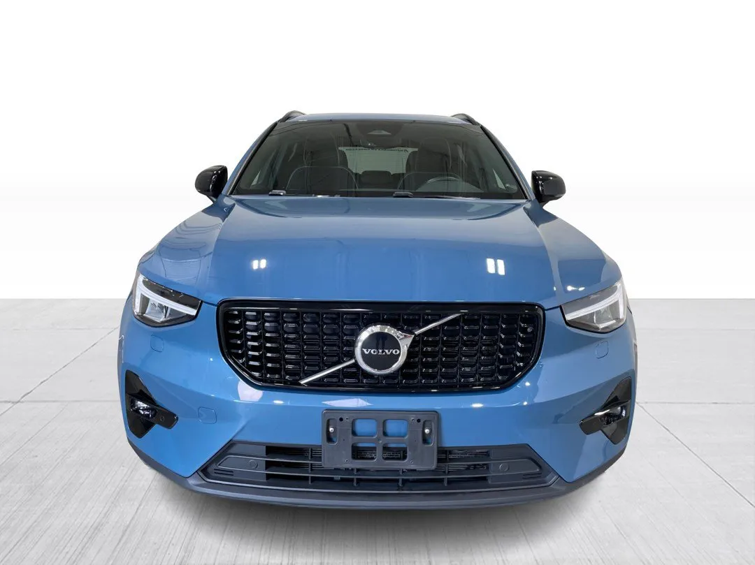 2023 Volvo XC40 — photo 8