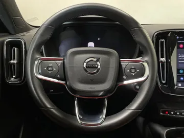 2023 Volvo XC40 - image 26
