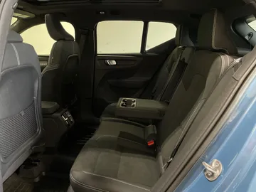 2023 Volvo XC40 - image 16
