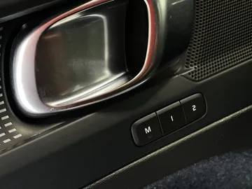 2023 Volvo XC40 - image 20